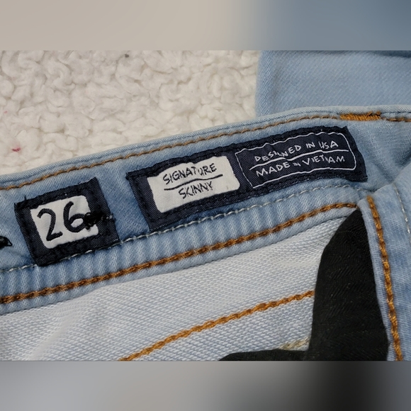 Miss Me The Softest Signature Skinny Light blue jeans. Size 26 Like new - Picture 7 of 10
